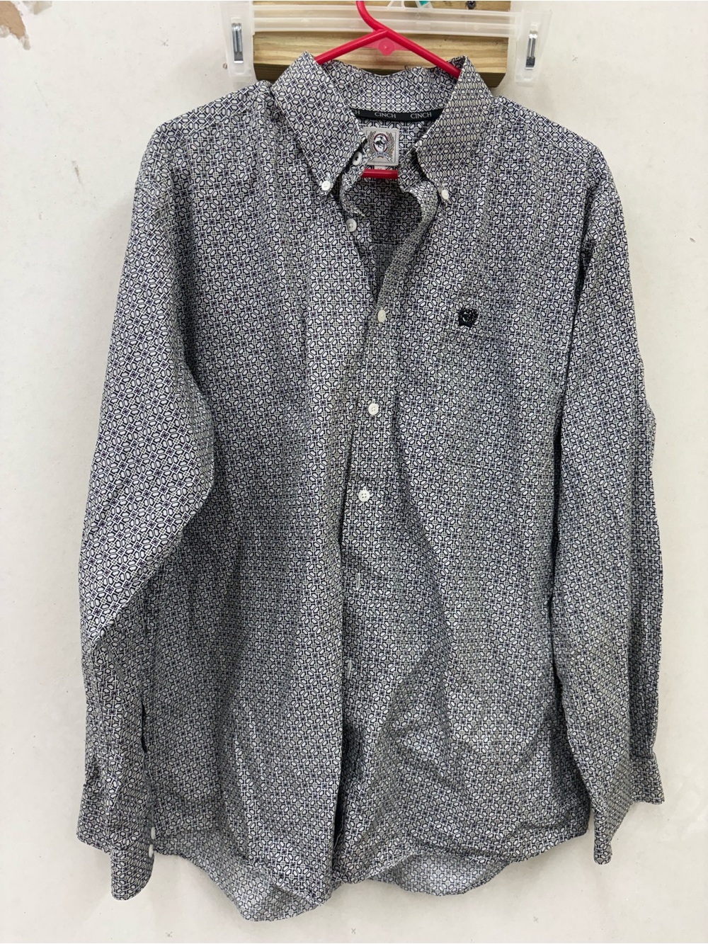 Cinch Long sleeve button down patterned shirt size medium